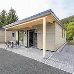 Bungalows Mit Terrasse Am Idyllischen Kronenburger See