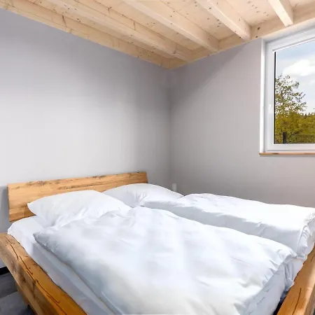 別荘 Lakeside Hallschlag